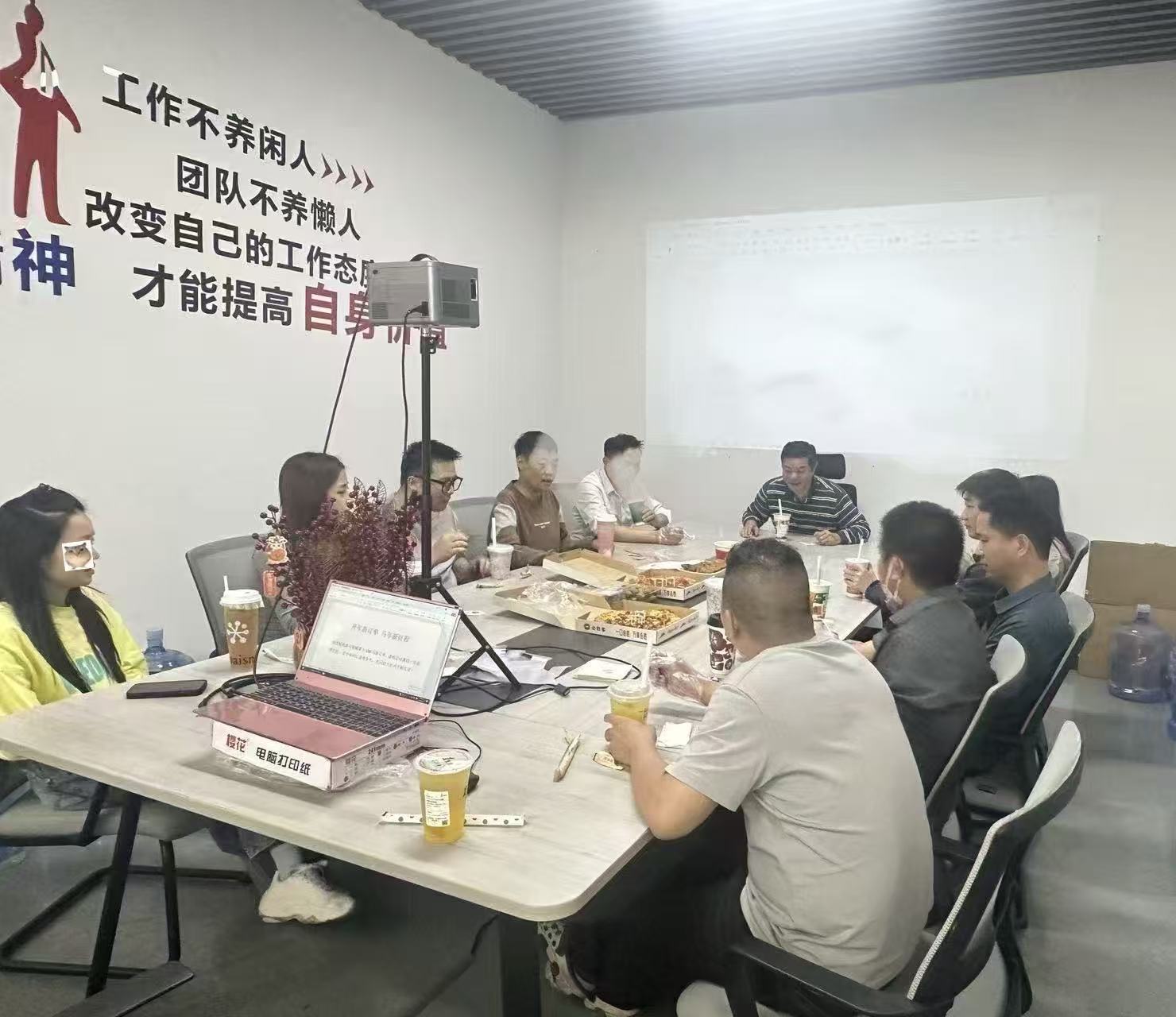 Focusing on Unity and Moving Forward Together, Huaxin Anti-counterfeit Team Building and Dinner Ended Successfully